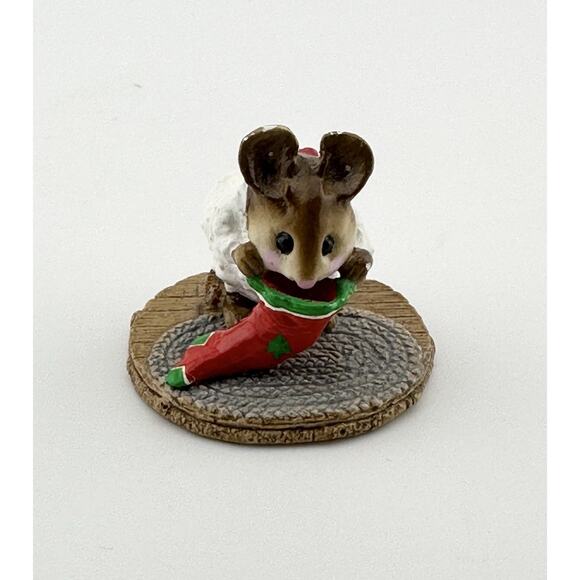 Wee Forest Folk "Chris-Mouse" with Red Stocking White Jammies M-142 1986 AP - Picture 2 of 8